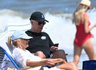 Joe Biden Set A New President Record: Most Vacation Days, 577 Days! New Presidential Record Jo Biden At Th e Beach On Vacation